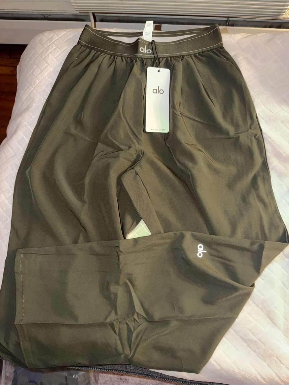 ALO Yoga Men’s Olive Jogger Sweatpants